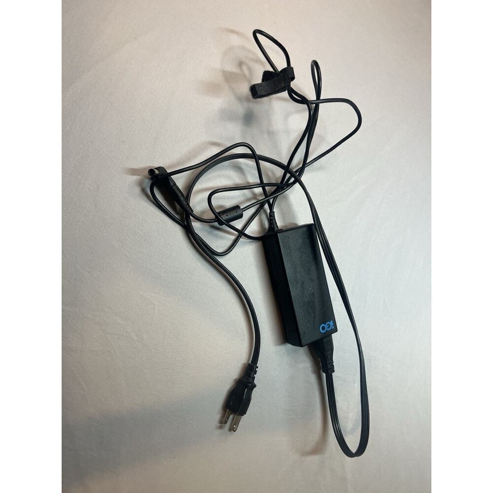 IGo iGo‎ AC Power Adapter 19 V 90W 6630137-0100 Univers Laptop Charger